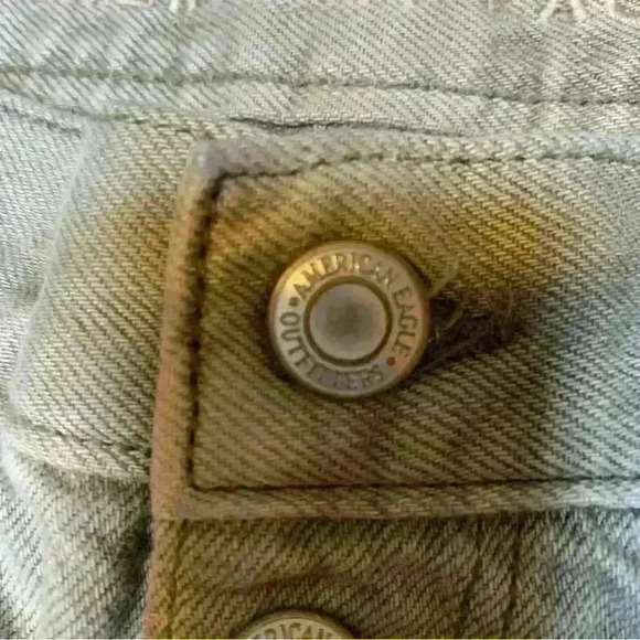 American Eagle Size 4. Button Fly Front. Green. Front pockets - Picture 6 of 9